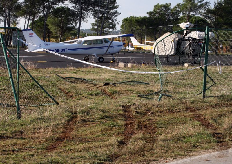 Pijani policajac automobilom uništio avion i helikopter