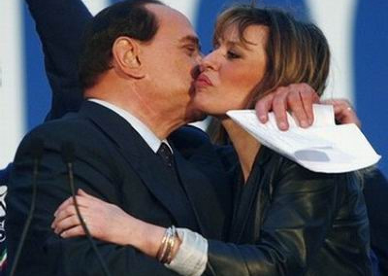 Protiv Berlusconija 101 zastupnik desnice