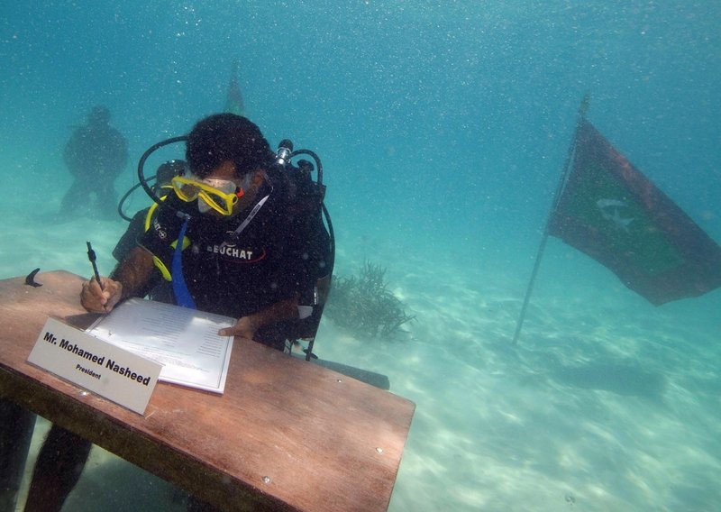 Vlada Maldiva zove u pomoć sa sjednice pod morem