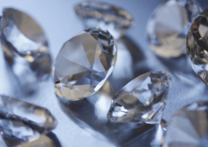 Zlatom i dijamantima zataškao 43 bračna izleta