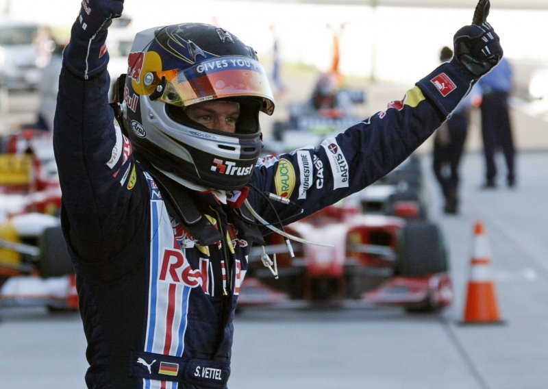 Vettel najbrži u Japanu, vodeći Button osmi