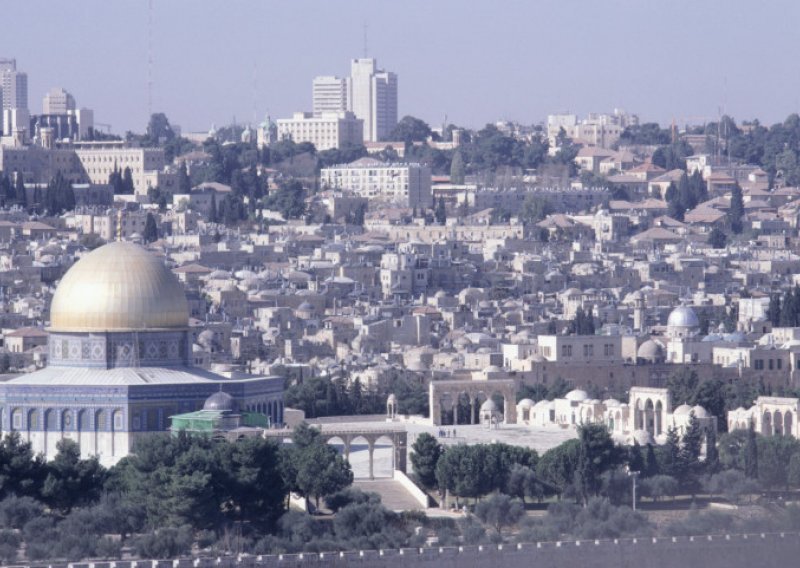 Izraelska policija na Platou džamija ubila trojicu napadača