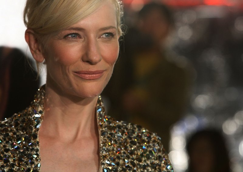 Cate Blanchett na pozornici razbijena glava