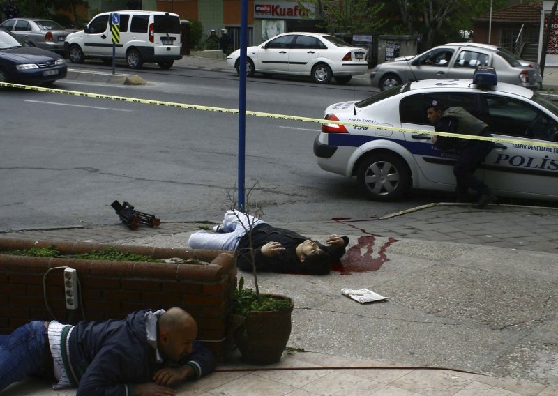 Dva mrtva u pucnjavi između policije i ljevičara