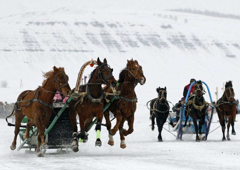 Utrke konja na sibirskoj hladnoći i ledu