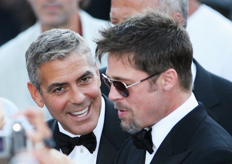 'George Clooney voli muške plave striptizete'