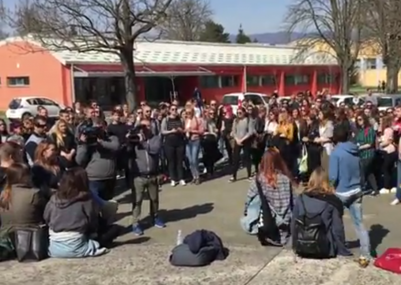 [VIDEO] Krenula blokada Hrvatskih studija, policija na fakultetu