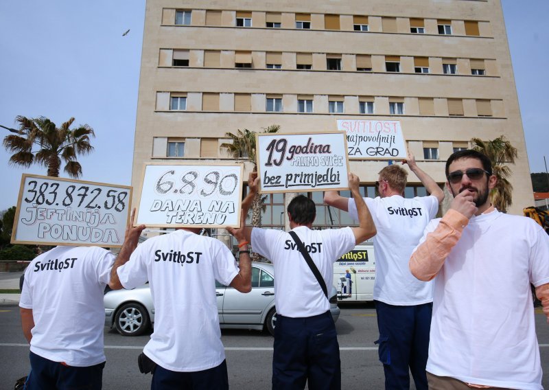 Prosvjed u Splitu: 'Milijunski natječaj namješten je tvrtki s 80 tisuća kuna prometa'