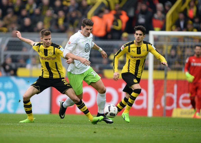 Gomez utrpao tri gola za samo sedam minuta; Wolfsburg kod Bayera uzeo bod