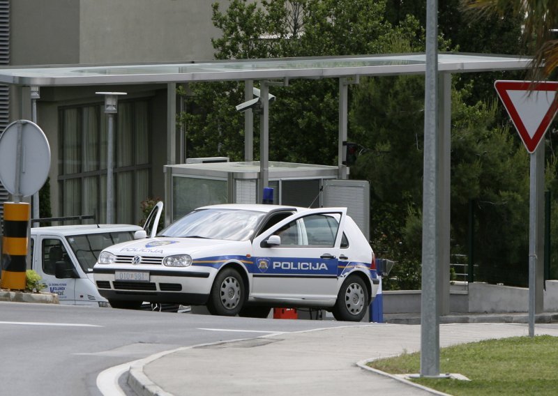 Mladić napadnut na Badnjak u Karlovcu i dalje životno ugrožen