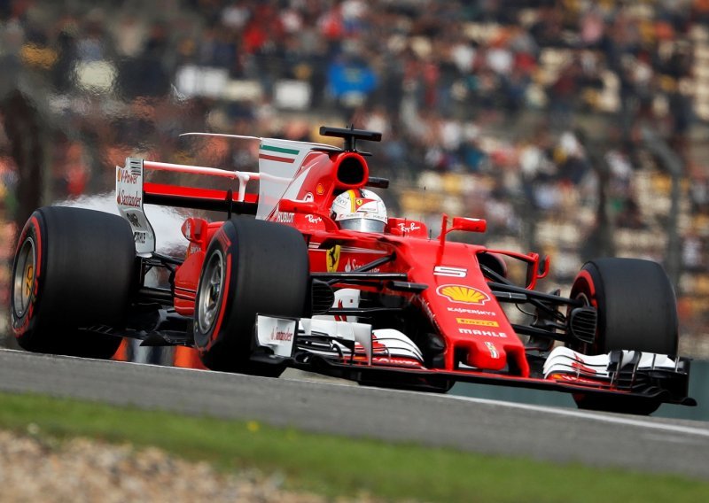 Vettelovo pretjecanje najspektakularniji je potez VN Kine