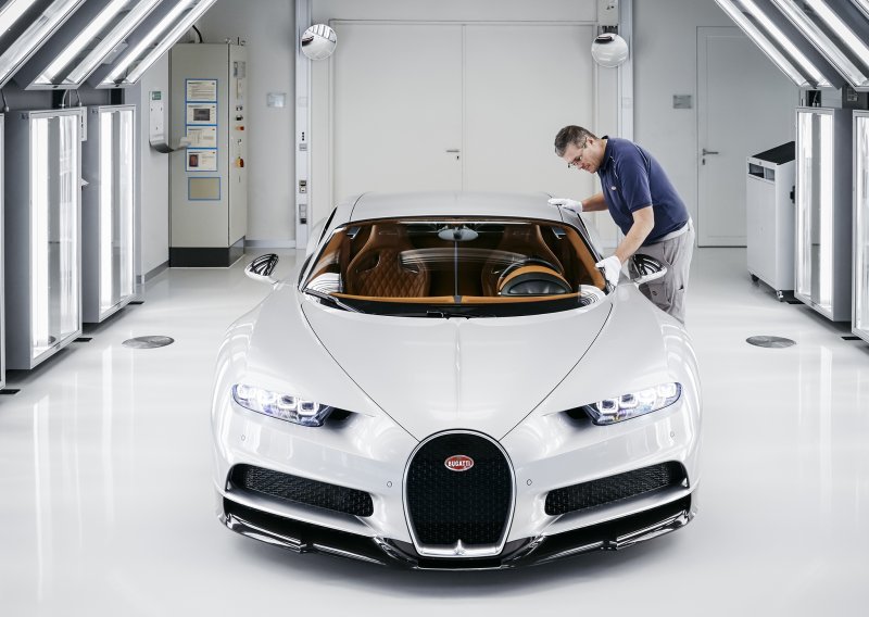 Samo 20 radnika smije sastavljati Bugatti Chiron, automobil od 2,4 milijuna eura!