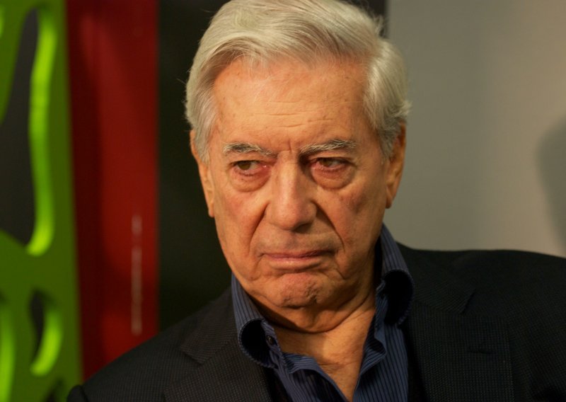 Mario Vargas Llosa priključuje se protestima protiv diktature