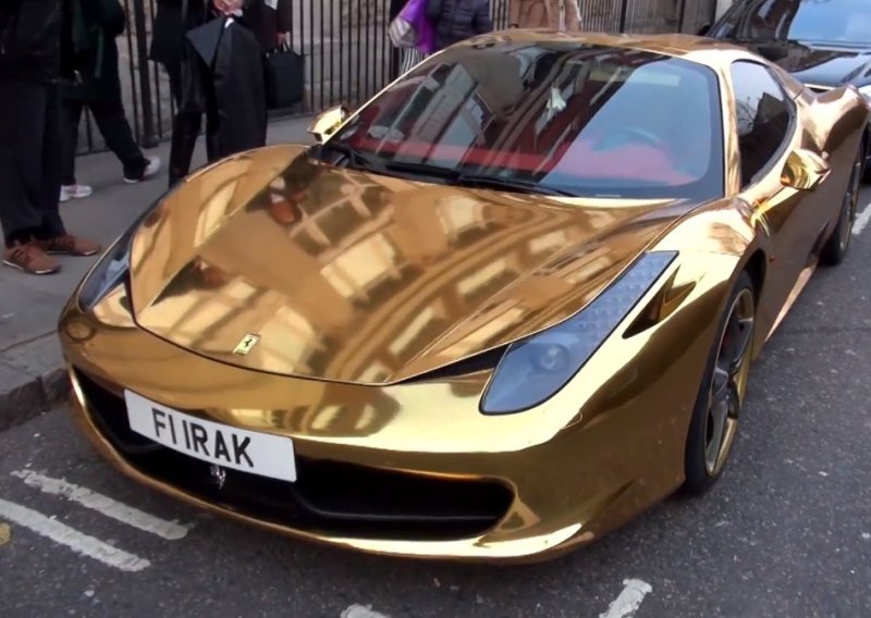 Trebamo vaš sud. Što kažete na ovaj zlatni Ferrari?