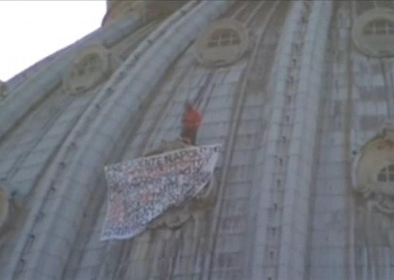 Talijan prosvjedovao na kupoli bazilike Sv. Petra