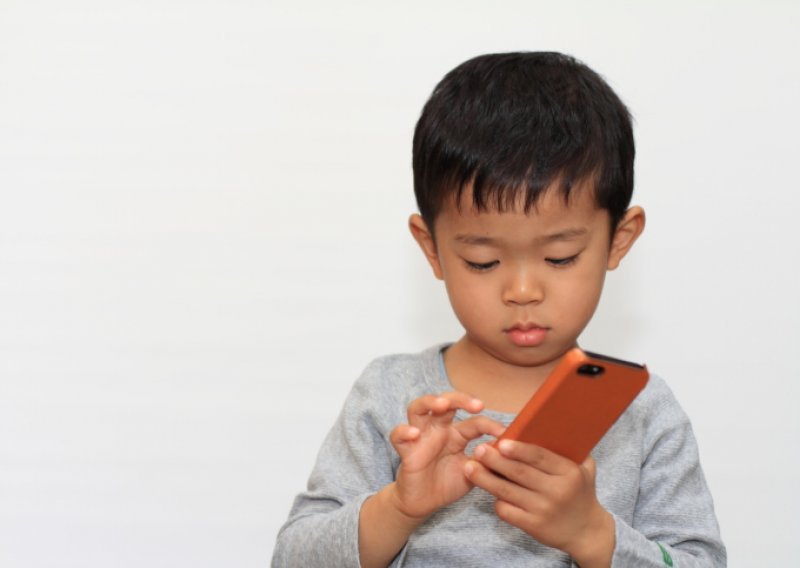 U Japanu je navečer djeci zabranjeno koristiti mobitel