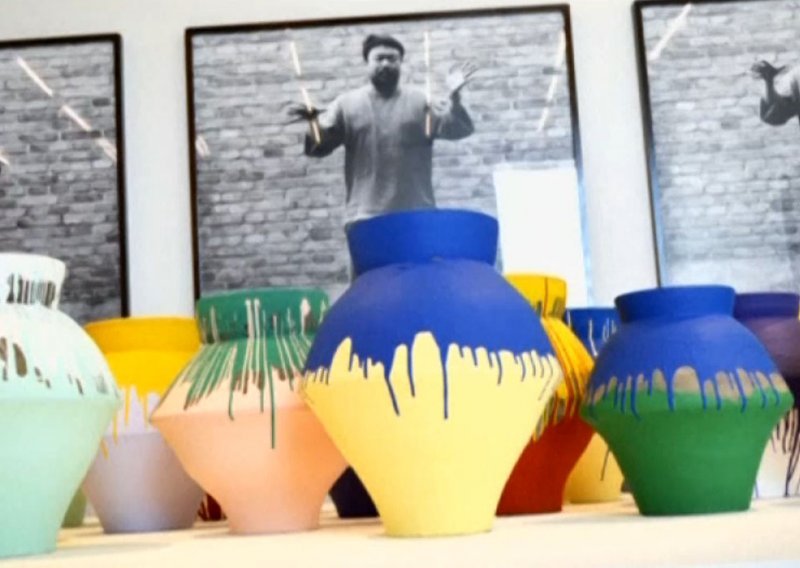 Umjetnik razbio neprocjenjivu vazu u znak prosvjeda