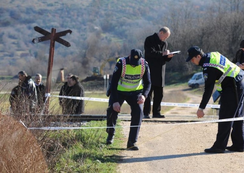 Dalmacija: Žena poginula u naletu vlaka, a muškarac u naletu auta