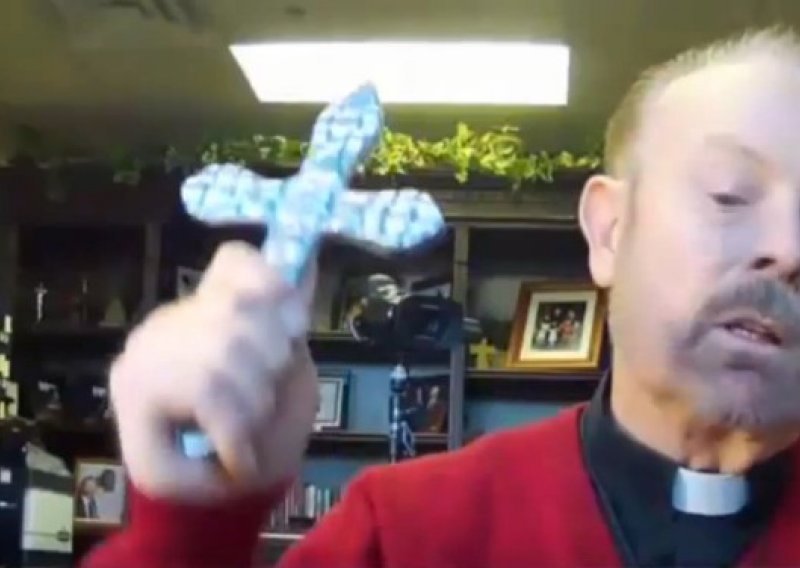 Svećenik iz Arizone nudi egzorcizam putem Skypea