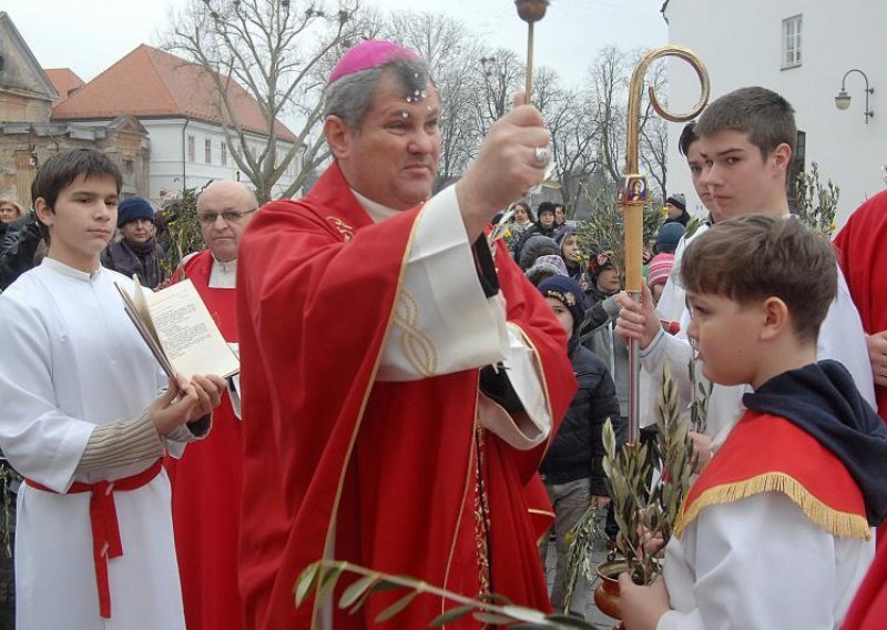 Biskup Košić ne priznaje vjernicima glasanje po savjesti