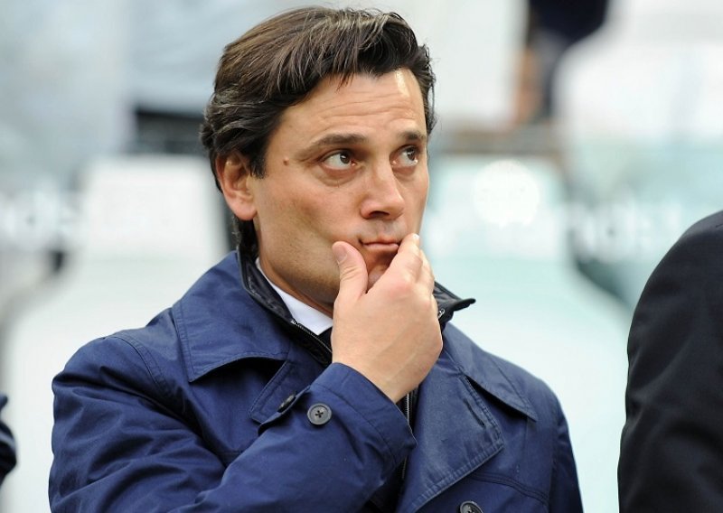 Berlusconi prodao klub, Milan odmah dobio novog trenera!