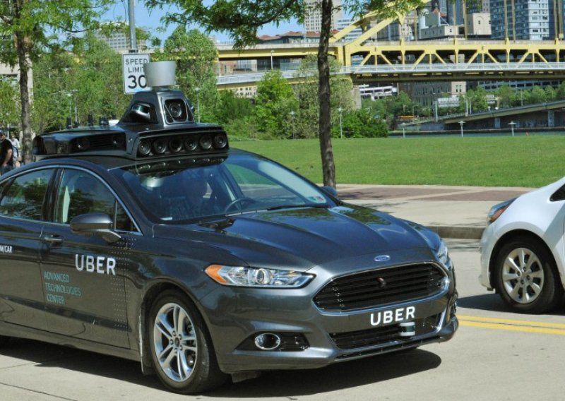 Uber testira svoj prvi automobil bez vozača
