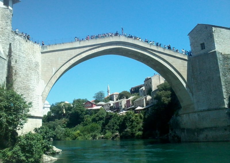 Mostar dobio pa izgubio 'Trg republike Katalonije'