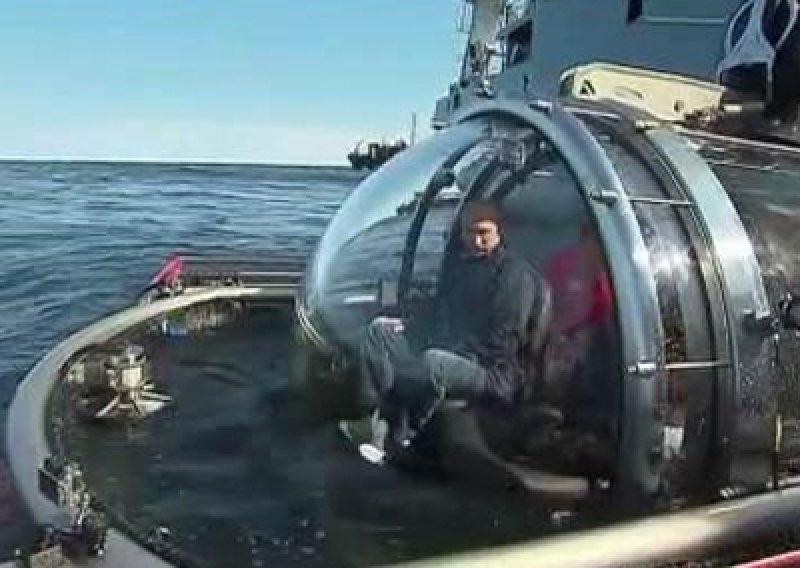 Putin s podmornicom zaronio na dno Finskog zaljeva