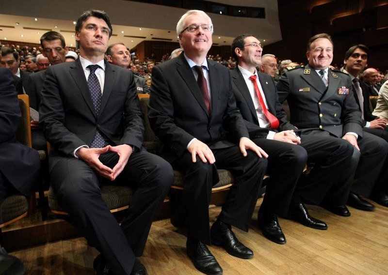 Josipović stopirao obrambene zakone