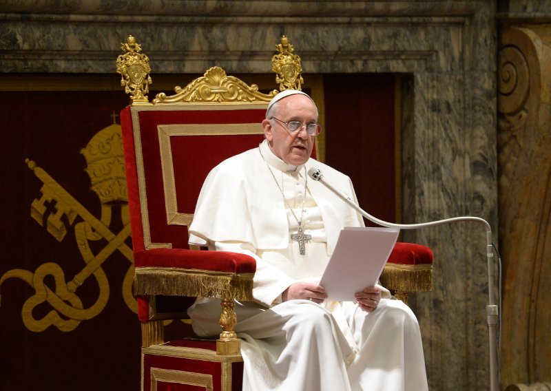 Papa bi da stariji odu u mirovinu i manje rade, a mladi da se zaposle