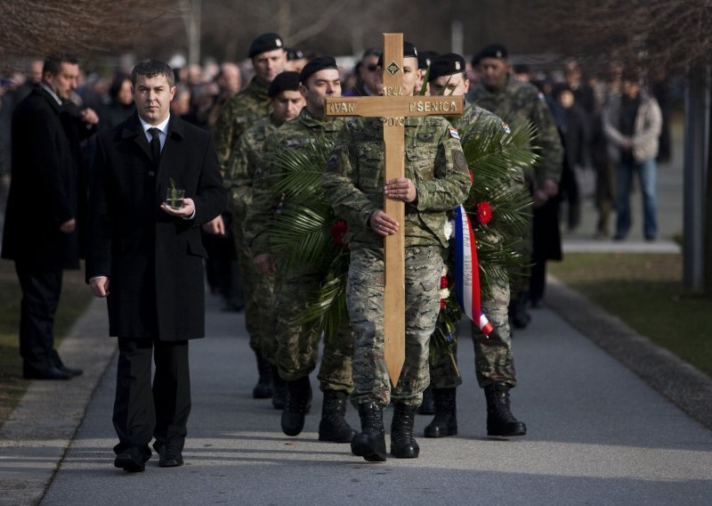 Uz civilne i vojne počasti pokopan Ivan Pšenica