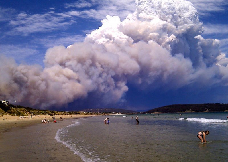 Tisuće ljudi bježe od požara u Tasmaniji
