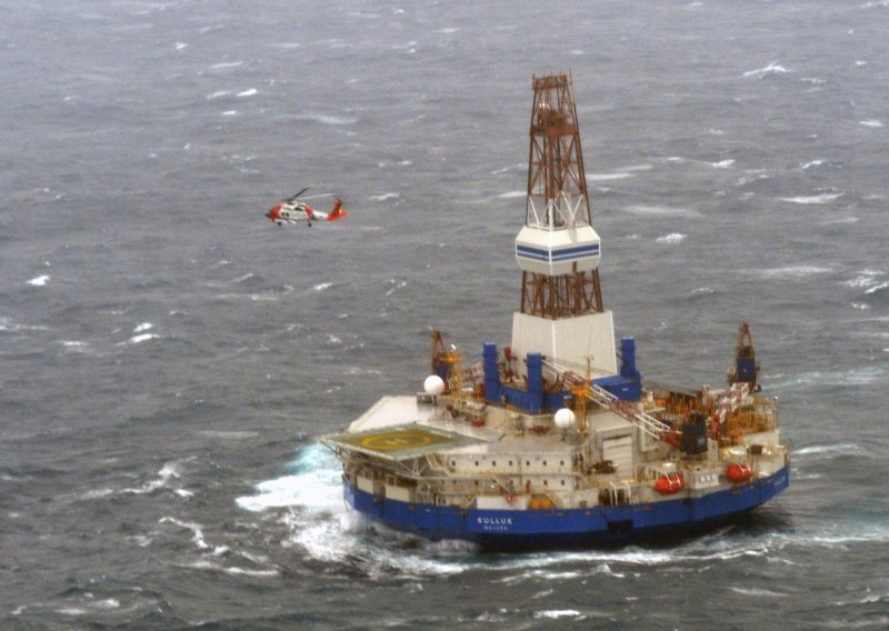 Naftna platforma udarila u obalu Aljaske