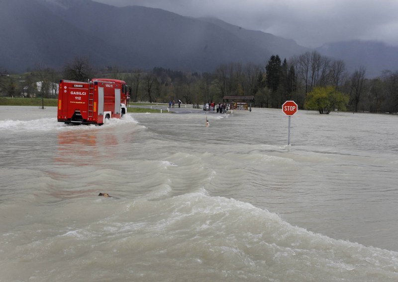 Drava overflows, residents of Lovrecan Otok evacuated