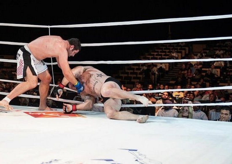Perakov MMA trijumf, suparnik umalo spao iz ringa