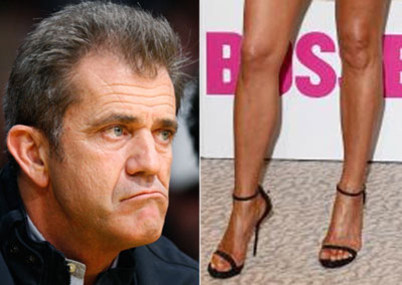 Mel Gibson u vezi s nogama Jennifer Aniston