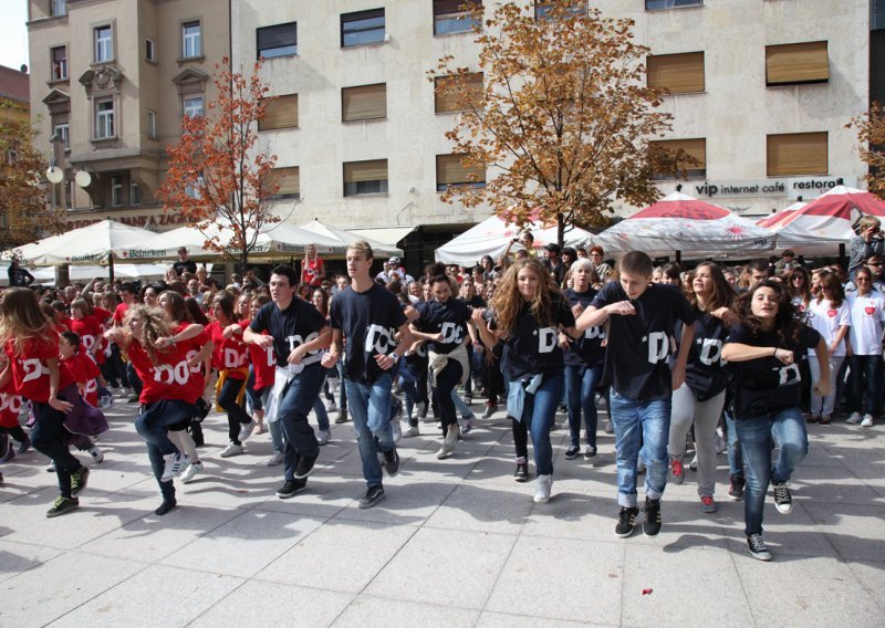 Pogledajte kako je flash mob iznenadio Zagrepčane