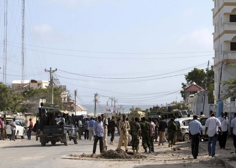 Somalijski predsjednik za dlaku izbjegao samoubilački napad!