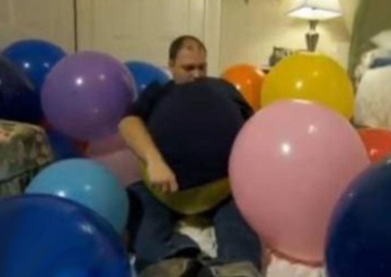 Ovaj čovjek voli balone – malo previše