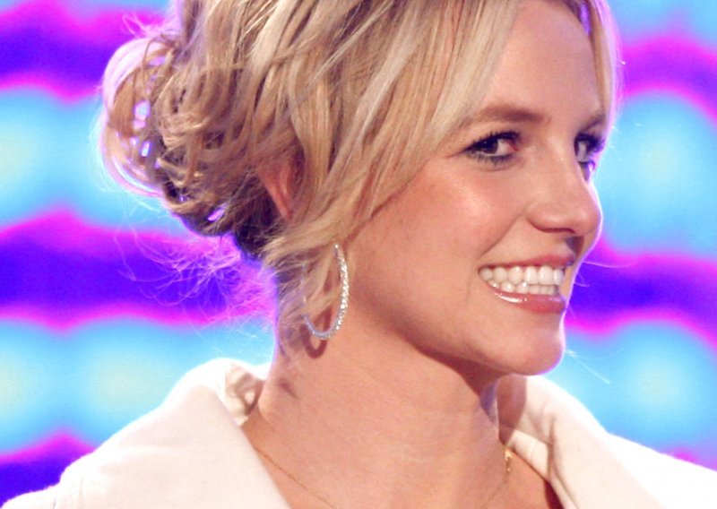 Britney umrla, ali samo na Twitteru