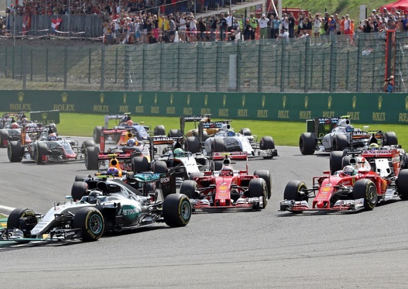 Kaos u Belgiji: Sudari pomogli Hamiltonu, Rosbergu pobjeda!