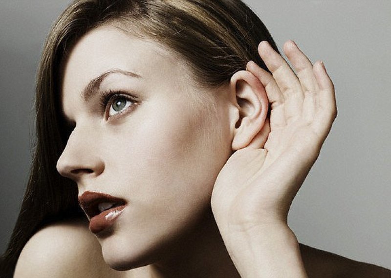 Novi beauty trend - pomlađivanje ušiju