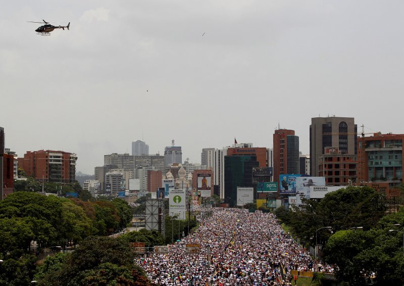 Tisuće ljudi na ulicama na 'majci svih prosvjeda' u Venezueli