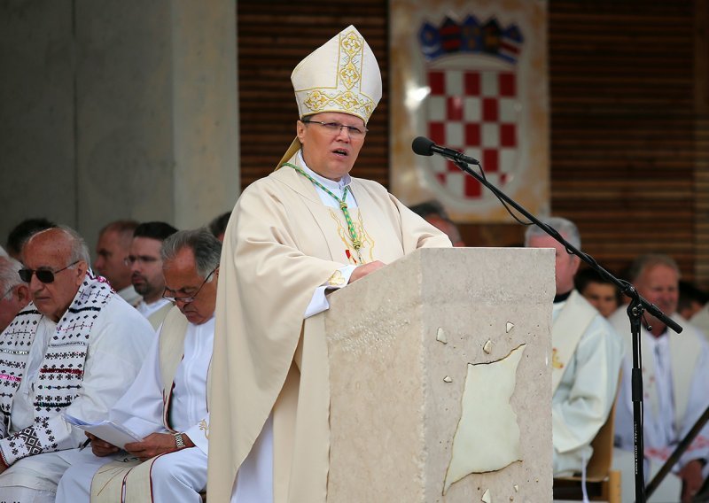 Nadbiskup Đuro Hranić: Zaštita žena od nasilja može ostvariti i na drugi način