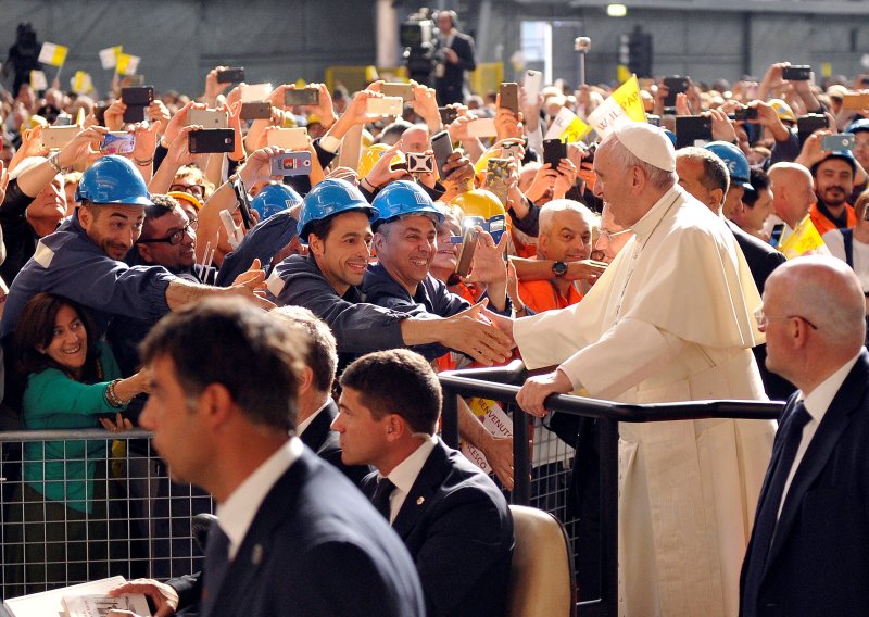Papa u tvornici pred tisućama radnika poslao važnu poruku