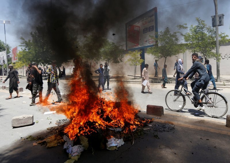 U Kabulu četvero mrtvih u antivladinim prosvjedima nakon bombaškog napada