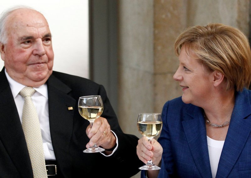 Kohlova udovica stvara probleme: Otkantala Merkel, na sprovodu želi Orbana