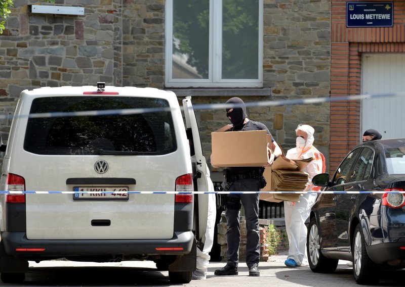 Četvero uhićenih zbog napada, pretresi u zloglasnoj četvrti Molenbeek