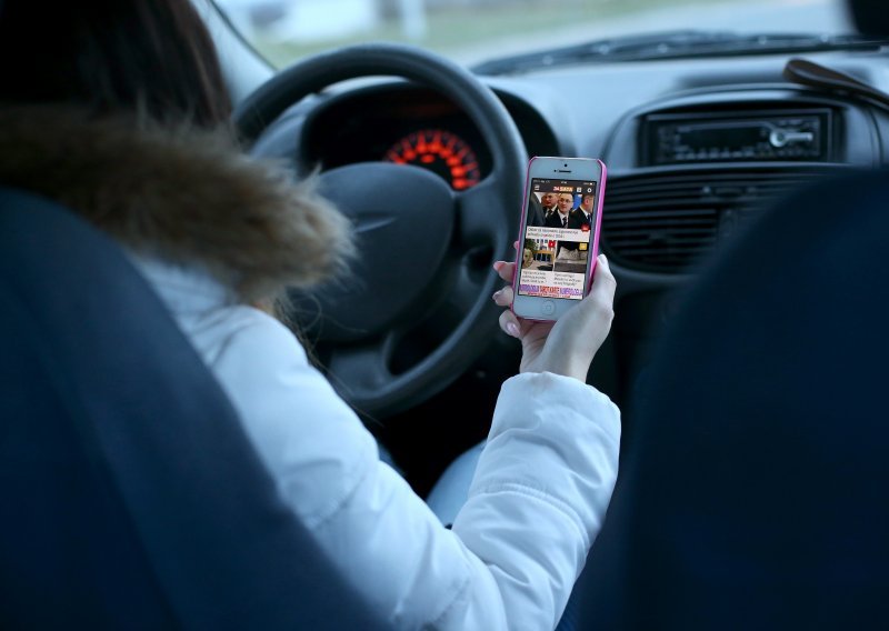 Mobitel u vožnji nisu najčešći uzrok prometnih nesreća, postoji nešto još gore