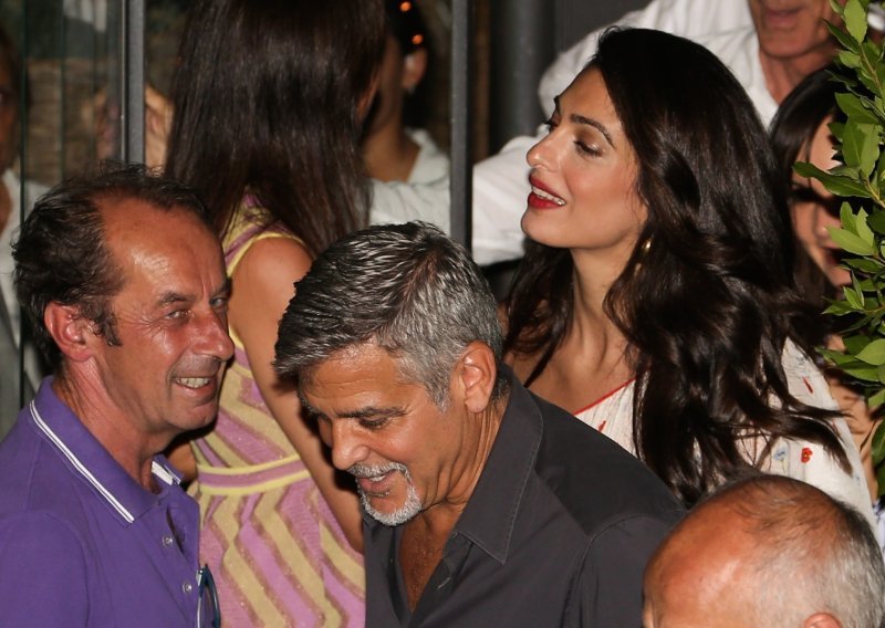Prvi izlazak u javnost Amal i Georgea Clooneyja nakon rođenja blizanaca